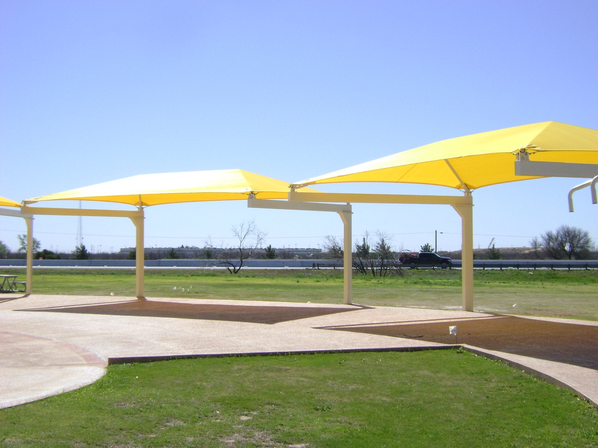 Full Cantilever Hip Shade Structure