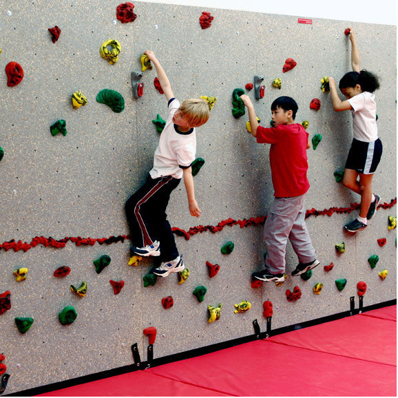 Standard Traverse Climbing Wall Panel with Mats