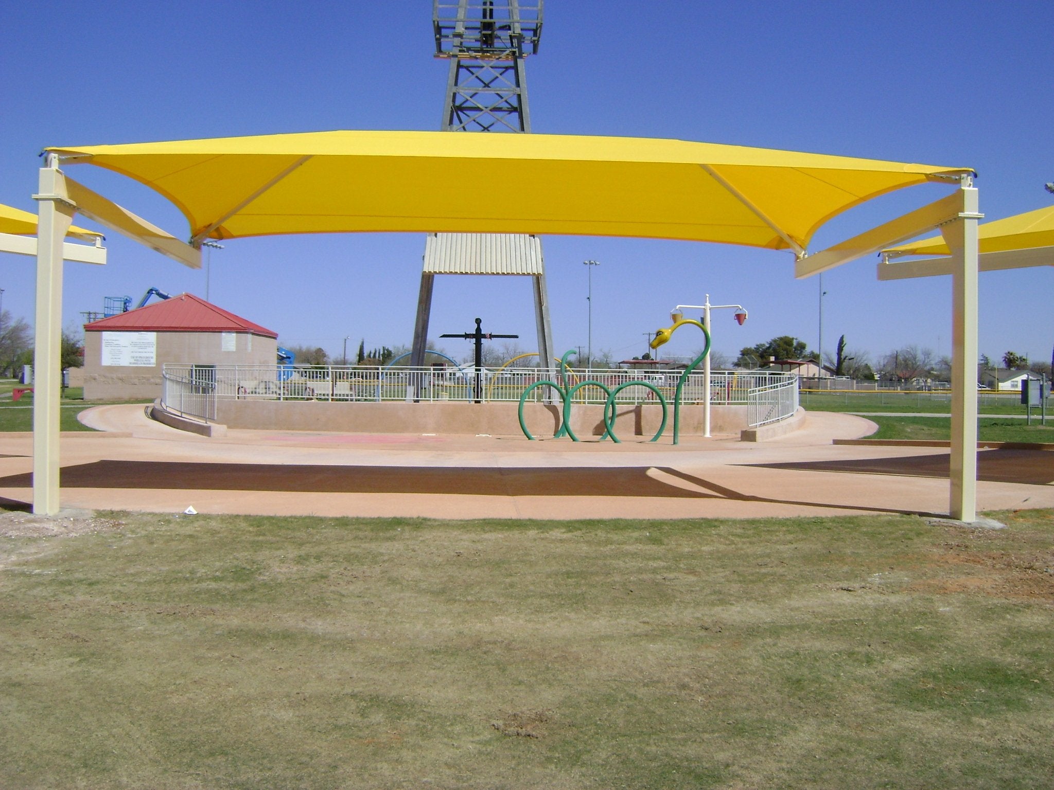 Full Cantilever Hip Shade Structure