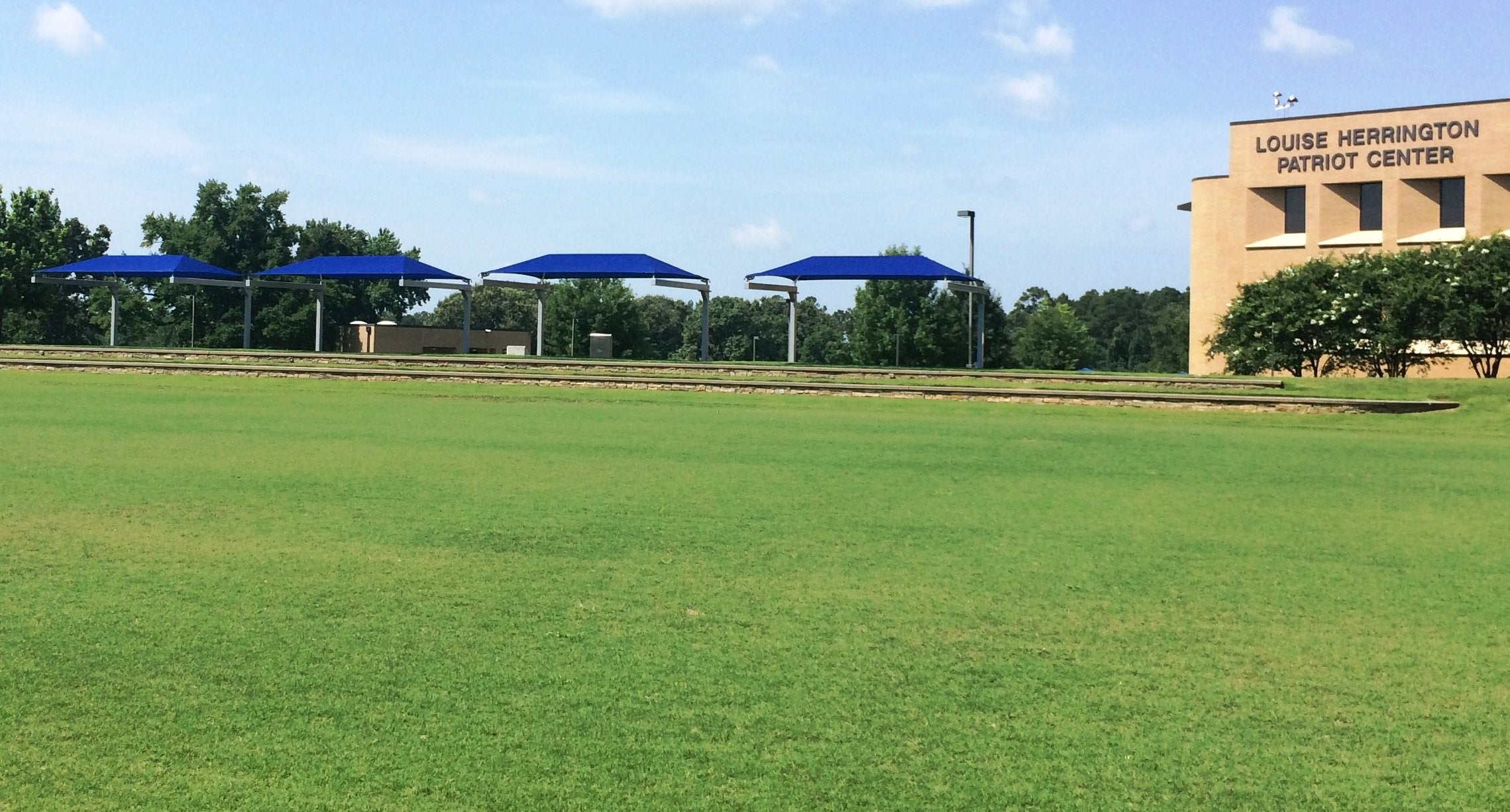 Full Cantilever Hip Shade Structure