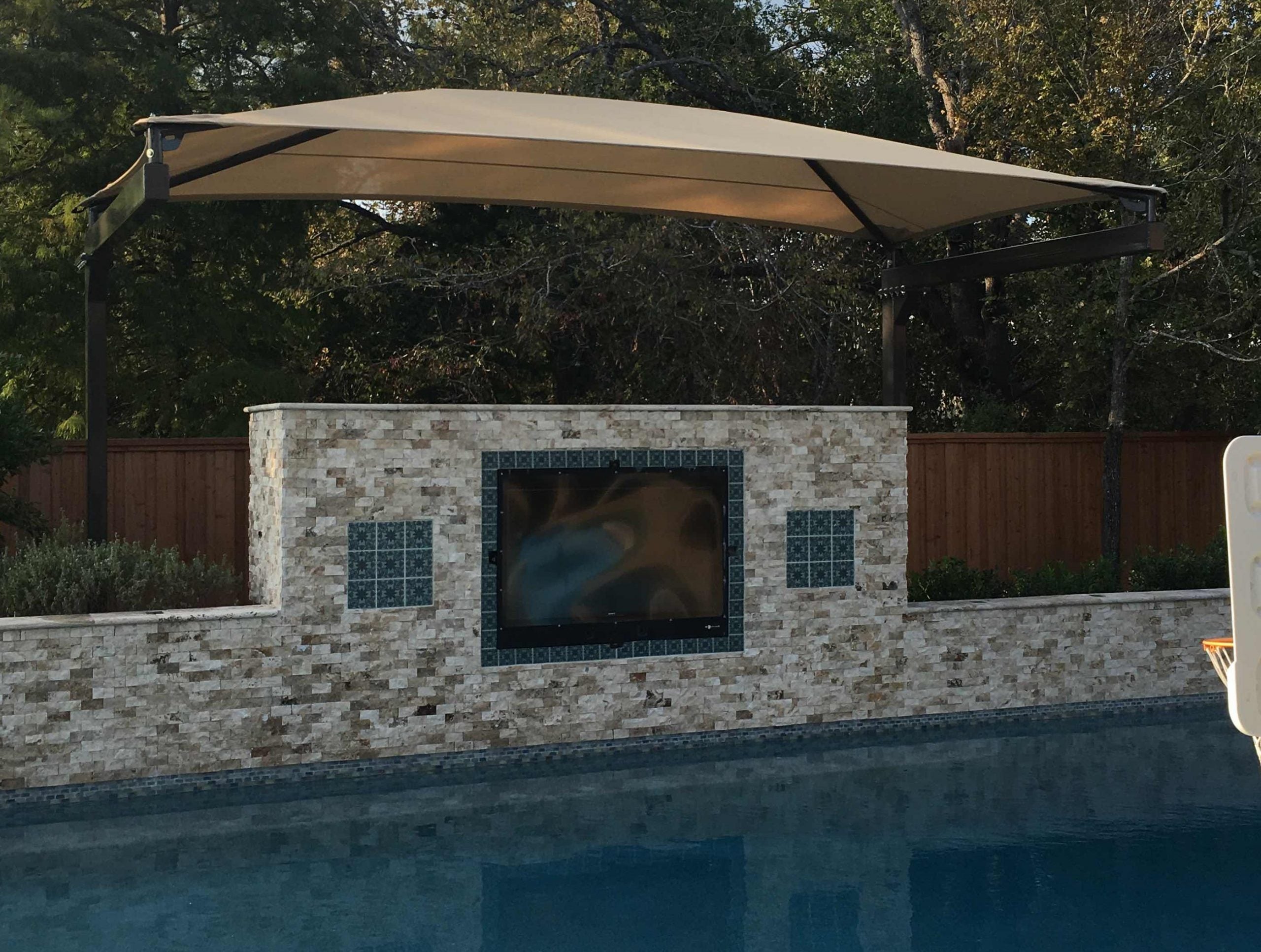 Full Cantilever Hip Shade Structure