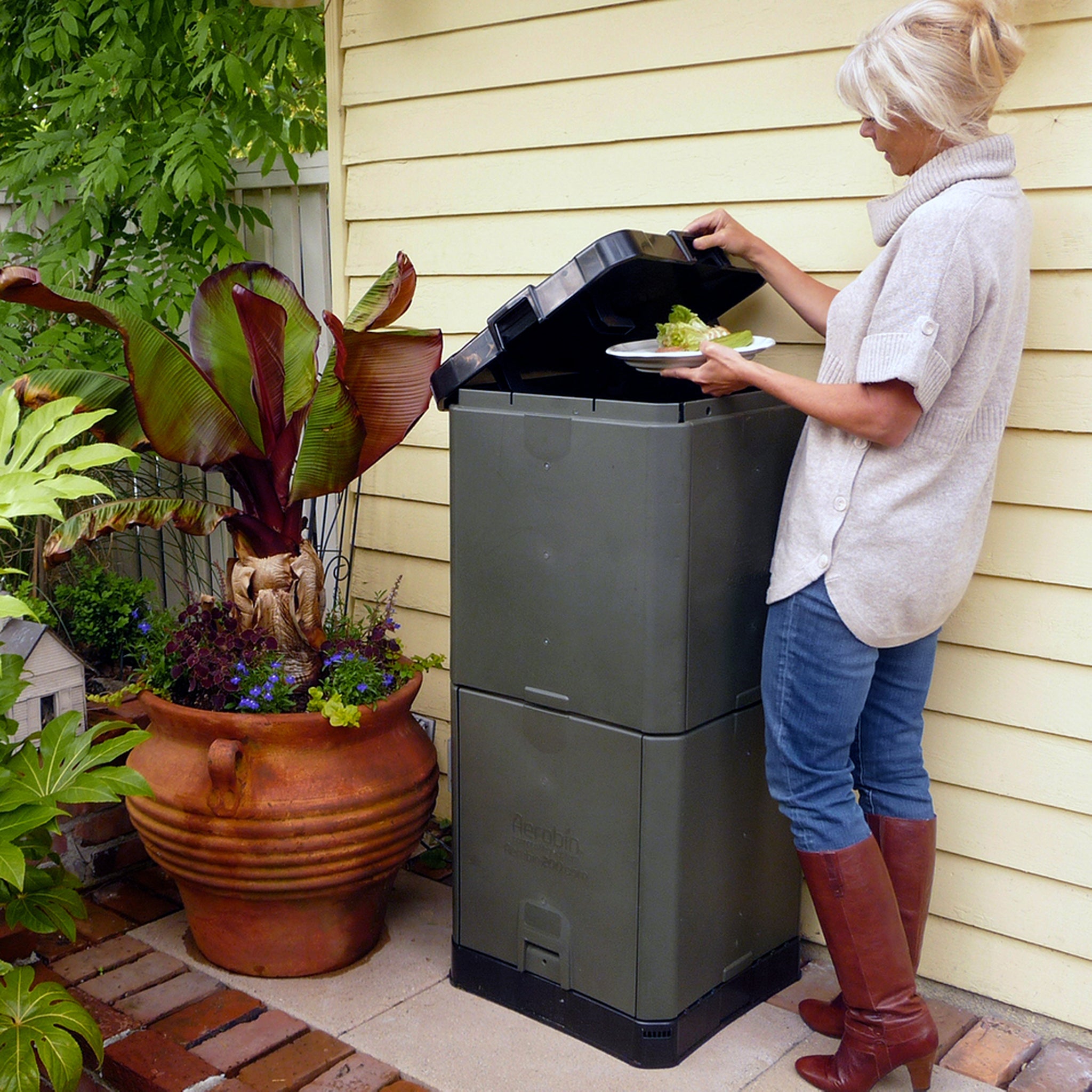 Aerobin 200 Insulated Composter - 7 Cubic Ft (55 Gal) Compost Bin