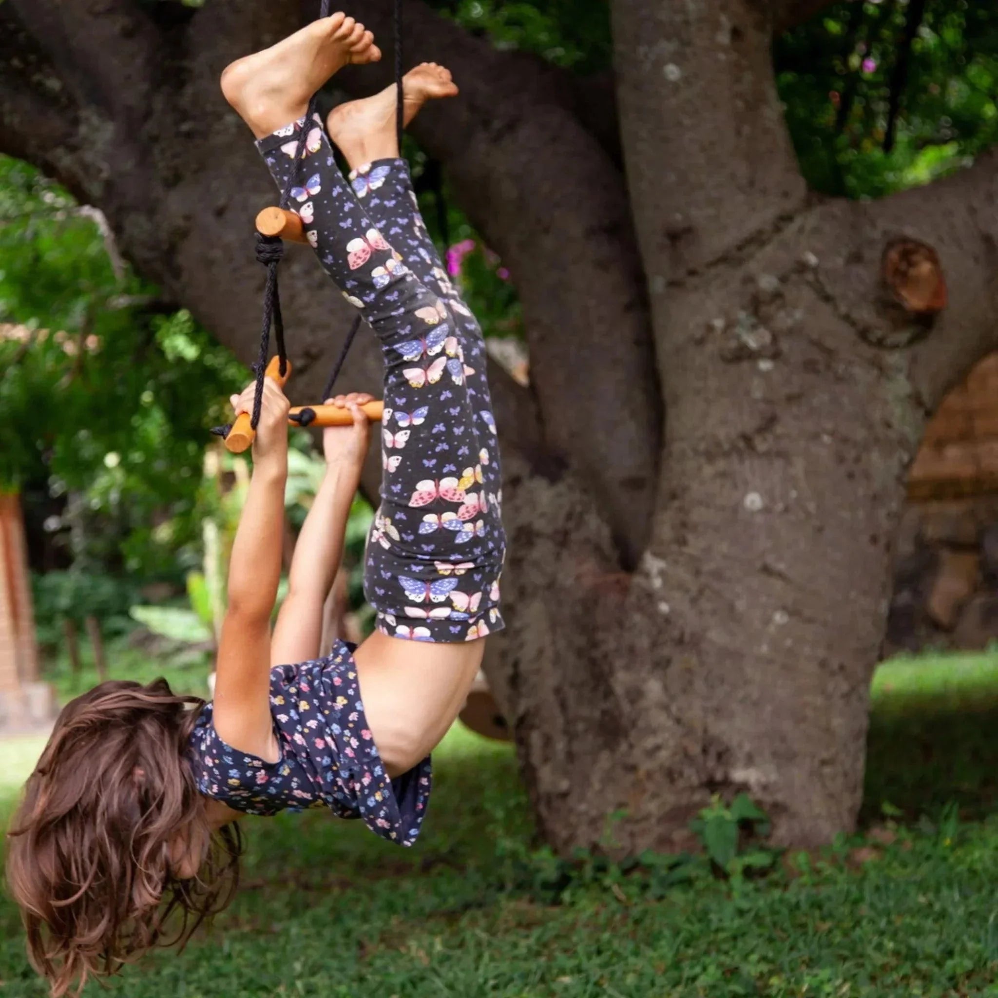 WOODEN TRAPEZE BAR by Wiwiurka Toys